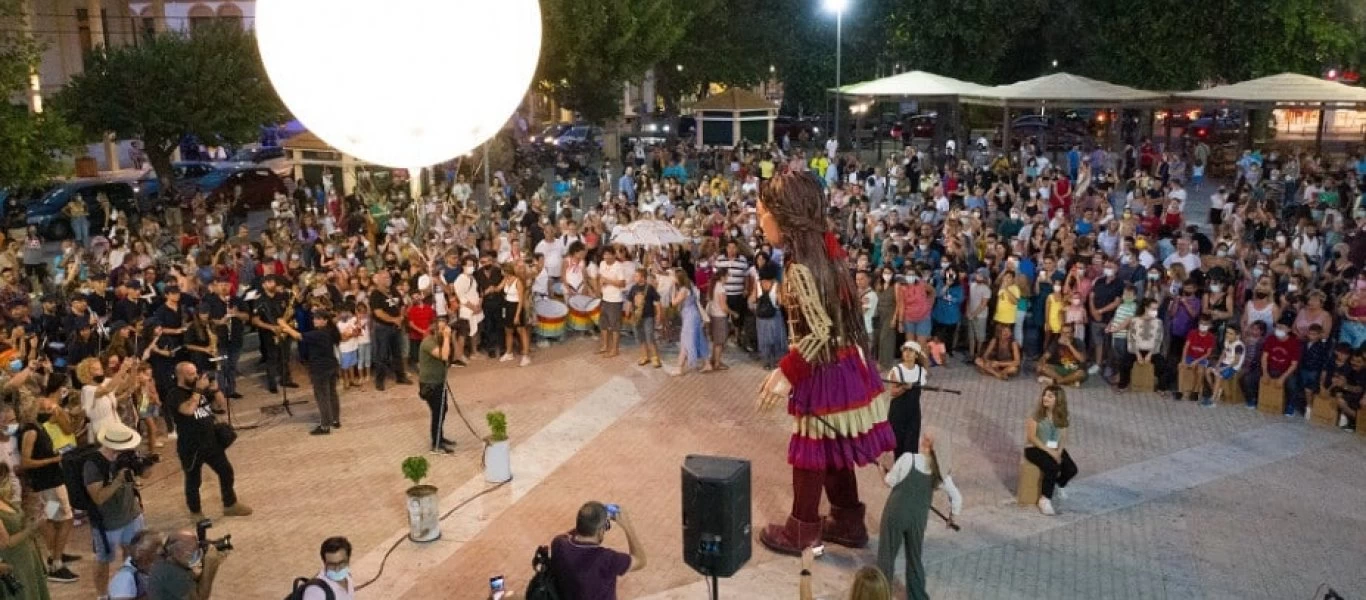 Πλήθος κόσμου βγήκε στους δρόμους για να…περπατήσει μαζί με την «Αμάλ» στα Ιωάννινα (βίντεο)